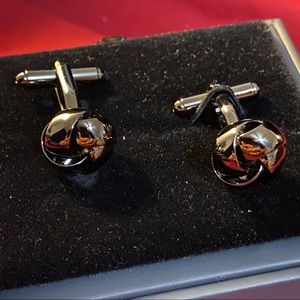 Metal Knot cuff links